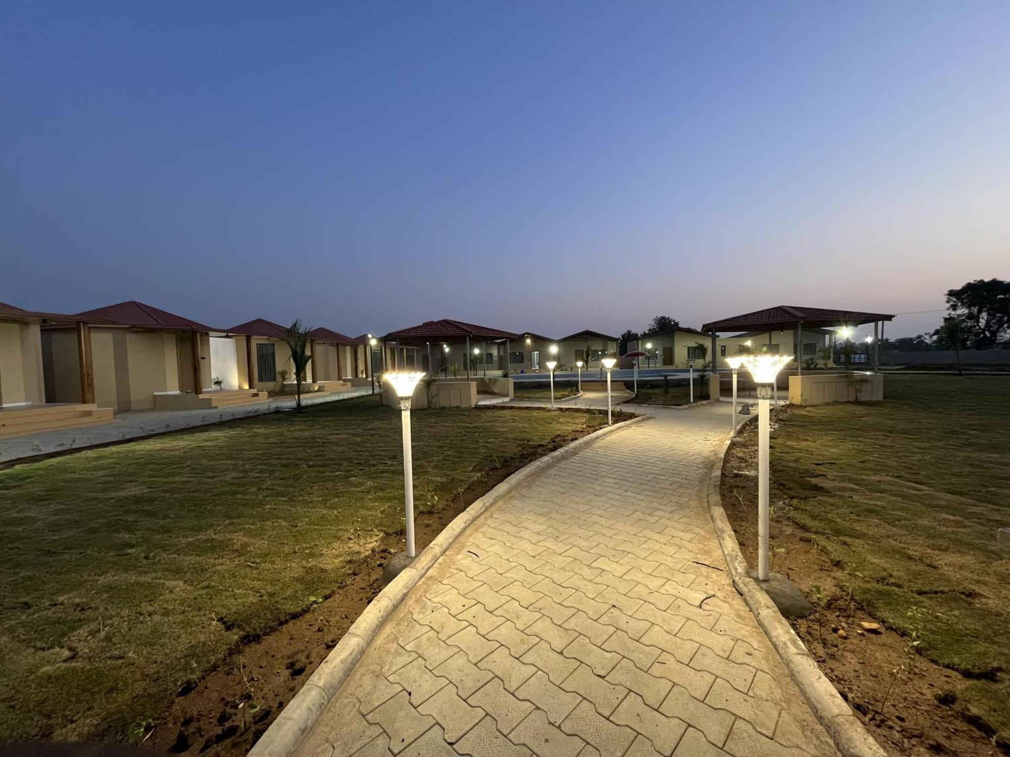 Shree Jalaram Resort Kodāe المظهر الخارجي الصورة